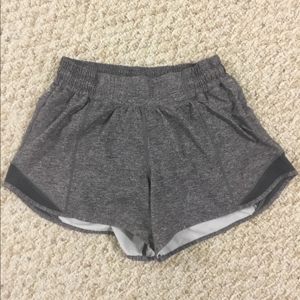 Lululemon Hotty Hot Short II Long Size 4 Tall 4”